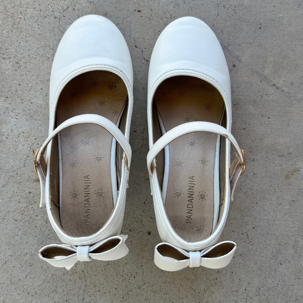 Girls Size 2 Low Profile White Heels - Dress shoes for wedding